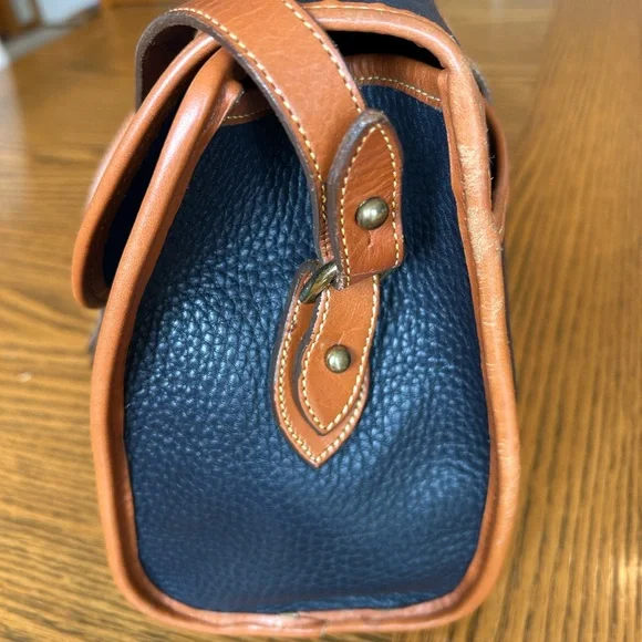 Vintage Dooney & Bourke Black and Tan All-Weather Leather Essex Crossbody Bag - Picture 7 of 16